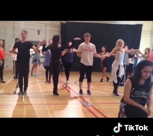 Descendants Behind the Scenes: Set It Off Dance Break