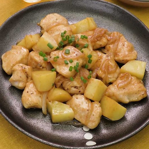 さっと炒めて簡単♪ 鶏肉とじゃがいもの甘辛マヨ炒めのレシピ動画・作り方 | デリッシュキッチン
