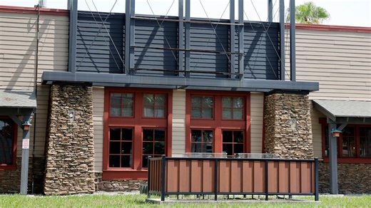 More Smokey Bones close in Florida amid move to ‘breastaurant’ style spots