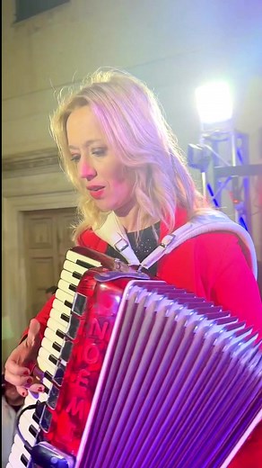 Noemi Gigante #tarantella #madeinitaly #mariacarlotta #cantante #Giuseppe #abruzzo #italy #italia #sagreitaliane #accordeon #italy #musica #musicaitaliana #musicaenvivo #concert #ballo #art #artist #dance #scuoladiballo #scuoledance #musica #folklore #folk #facebookreelsviral #facebookreel #facebookviral #follower #challenge | Noemi Gigante