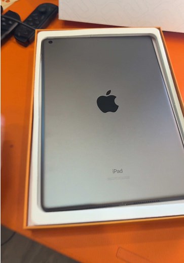 Refurbished iPad Unboxing and Review