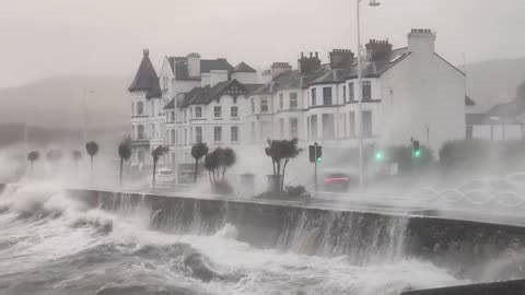 UK: Storm Bram sends huge waves crashing into Warrenpoint, Northern Ireland