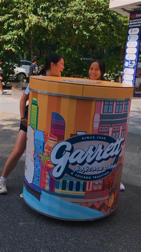Saw something special while you were out shopping? 👀🔥 That was us! We popped into Orchard Road this week with our Larger-than-Life sized SG Landmark tin to give out complimentary bags of our classic Chicago Mix recipe to our Garrett Popcorn fans. Don't worry if you missed it; The SG60 Landmark Petite tin will be available in Garrett Popcorn Shops across the island until 21 September 2025 🇸🇬 #garrettpopcorn #garrettpopcornsg | Garrett Popcorn Shops