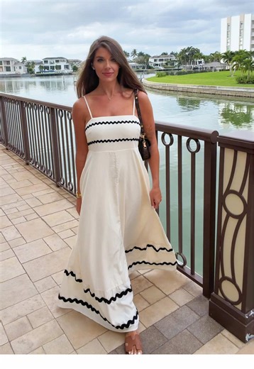 How stunning is this 🤩 #maxidress #vacationdress #weddingguestdress #sundress #resortwear
