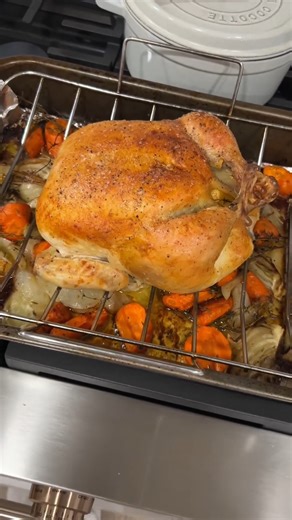 YOU TOO CAN ROAST! ✨ it is my personal mission to tell everyone that ✨you too✨ can roast a perfect meal — confidence in the kitchen goes a long way! #fyp #cooking #roast #viral #trending #homechef #foodie #kitchenfun #mealprep #yum | Snackqween | Facebook