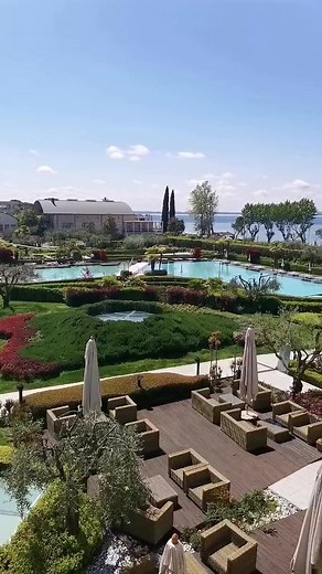 📍 Hotel Caesius a Bardolino #lagodigarda #bardolino #hotelcaesius #italy #lakegarda #earthzoom #verona #spa #relax #pool #travel #holiday #europlan