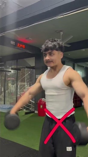 Avoid these lateral raises mistakes ❌ Lateral raises proper technique. #lateralraises #shoulder