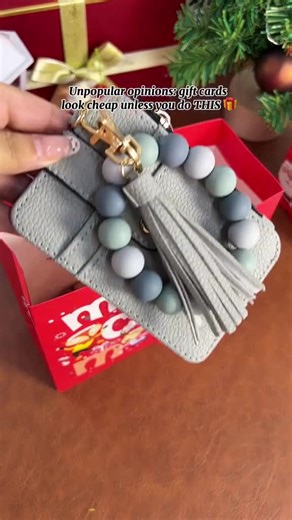 🎁 I picked these boho keychains in different colours for my friends and family — each one as unique as the person receiving it! ✨ 💖 They’re vibrant, meaningful, and filled with love — the perfect little gifts to share this season. 🌸 Every time they see them on their bags, they’ll think of me — and that makes it even more special. 🎄 | Locomotivk