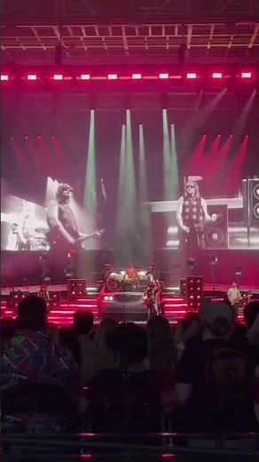 5SOS 5 Seconds of Summer I Still Feel the Same Live in Concert Indianapolis 7/26 #5sos #ruoff