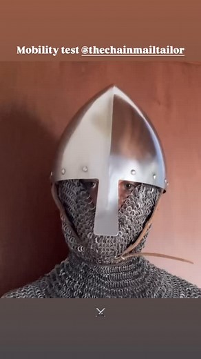 MOBILITY TEST . When you order something tailored from us this is the results 🔜‼️. Thank you for @militedelcomune to support us!#medieval #storia #chainmail #medievalhistory #médiéval #history #12thcentury | The Chainmail Tailor