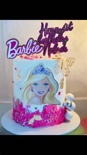#barbiesmallcake #simplebarbiecakeinspo #barbiecake #pinkandwhitecake #kiddiescakes