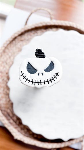 Jack Skellington Pumpkin💀🎃 The pumpkin makes the perfect little canvas for spooky art! You don’t need a fancy cutter to create this adorable Jack Skellington design—just some icing, a steady hand, and a bit of Halloween spirit. 🎃💀 Cutter Inquiries @cameliacutters #cookiedecoratingvideo #nightmarebeforechristmas #halloweencookies #spookycookies #jackskellington #burtonvibes | Oh Baby Bakery