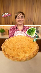 Sei alla ricerca di una ricetta salata dal gusto invernale? Prova a dare un’occhiata alla Pizza di scarola che abbiamo realizzato insieme a Fatto in casa da Benedetta. Questo rustico tradizionale dal ripieno ricco e saporito si può preparare per tantissime occasioni in diversi modi! 🍂🍕👇 | Paneangeli