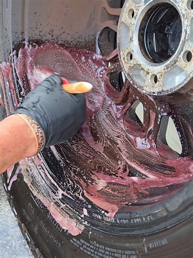 Dura Coating Technology​ Wheely Clean Concentrate - Professional Wheel Cleaner is made to remove the nasty brake dust and oxidation from chrome or aluminum surfaces ✨ Wheely Clean is NOT a degreaser, we are not removing grease or dirt 🚫 Wheely clean is not Purple Power, Dawn dish soap, Simple Green or any other degreaser amateurs use to clean wheels when in fact degreaser do a poor job cleaning wheels as they do NOT react and remove embedded brake dust! 🚫 Don’t forget to protect them with our 