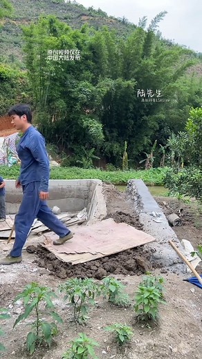 Fifth episode of yard renovation: These days, we'll build stone walls and fill in the soil, finishing up the area around the pond, and then build the gazebo and bay platform.【Mr. Lu】 #RenovationKing #Renovation #OldHouseRenovation #YardRenovation #Handicraft #DIY #fblifestyle | Mr.lu