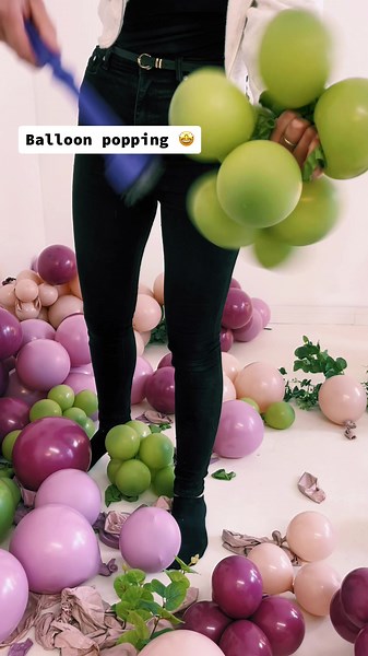 Balloon striker doing its job! 🙌🏻 #balloonpop #balloonpopping #ballponstriker #tidyup #cleanup