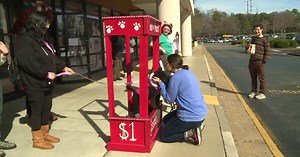 Smooch the Pooch kissing booth benefits Richmond Animal League