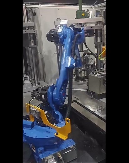 🤖 Automated Metal Part Handling | YASKAWA GP25 Robot 🔩