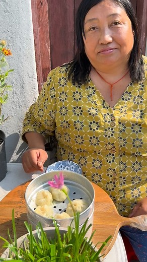 No Maida , No Atta Iskus ok Sooji Momo || Episode 23 || How to make momo at home with Rinchen Comment for recipe #momo #vegmomo #iskusmomo #homemade #momos #rinchensmomo #dumplings #howtomakemomo #spicychutney #cravings #foodie | Rinchen Wangdi Bhutia