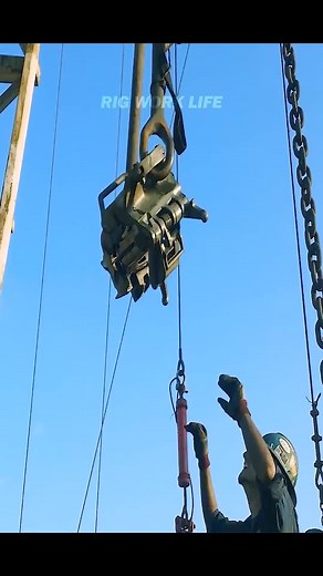 Liner Pipes Pulling Out Workover #drillingrig #workover #drilling #oil #tripping | Rig work Life