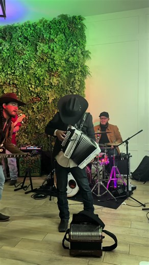 A Classic Rustic Rose for Country Weddings