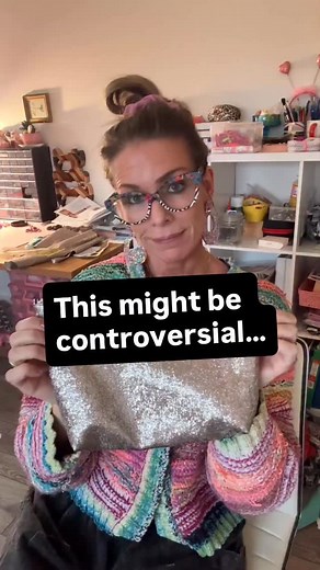 I’ve tested this 2000 times. It works. What’s the issue??? Are folks making mountains out of mohills? Is there a component to this I’m skipping over without realizing it? 🥰 YOU can do it this way too. It’s fine!!! 😂🩷 My tabs are straight and true and there isn’t puckering or weirdness. What do you think? I think perhaps we should sew more and advise less. Whatever works for you is correct. Always. #sewhungryhippiepatterns #sewhungryhippie #ilovesewing #sewingtechniques #zipperpouch | Sew Hung