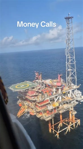 Work Offshore 🌊 on Instagram: "Heli rides, ocean views, and a job that never feels like one 😎 Credit: welkom618 #offshore #oil #gas #northsea #riglife #offshorework #helicopterride"