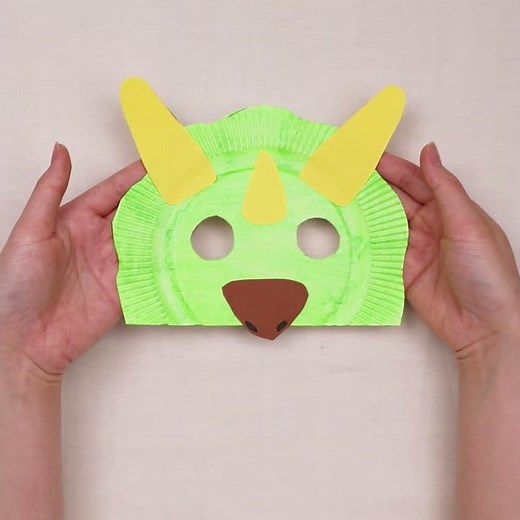 紙皿を使って恐竜のお面を作ってみよう