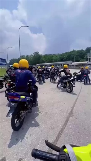 tipu la klu x rindu utk nk ride…harap2 dpt lg la bersama sahabat2 yg selalu support cabin garage…insyaallah utk tahun ni masih dpt bersama….#sofearacingteam #cabingarage #fyppppppppppppppppppppppp