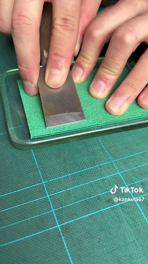 カンクラ: 手作りレザーコインケースの魅力
