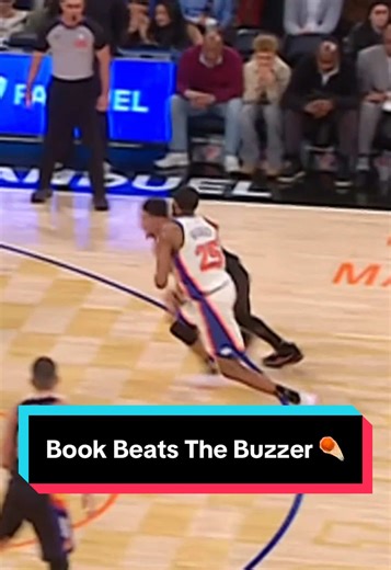 Devin Booker Scores a Clutch Bucket to End Third Quarter