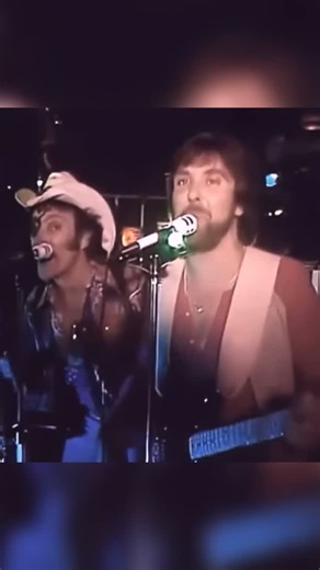 Cazador de Música on Instagram: "🔥 Sexy Eyes 🔥 Dr. Hook delivered pure late-70s pop perfection with “Sexy Eyes” (1979), a smooth and playful hit written by Shel Silverstein that climbed to #5 on the Billboard Hot 100. Before becoming Dr. Hook, the band went through several names, including The Chocolate Papers, The Chocolate Papers Ltd., and Dr. Hook & the Medicine Show, reflecting their early, more country-rock and storytelling roots. Ray Sawyer, instantly recognizable by his signature eyepat