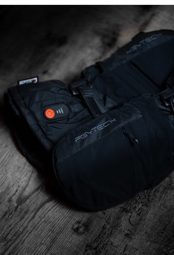 Shooting in the cold hits different when your gear actually keeps up. These PGY Tech gloves give you warmth without losing dexterity — perfect for aperture, shutter, and focus pulls on the fly. Winter shoots just got way smoother. #pgytech #cameraaccessories #wintergear #photographerlife #glazzimages@PGYTECH