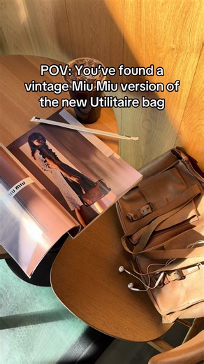 Vintage Miu Miu Utilitaire bag 👜 With Miu Miu logo to the back 👀 The Miu Miu Utilitaire bag is a perfect everyday bag, easily holding a laptop and other daily essentials, with leather straps that fit comfortably over the shoulder 💻 Do you prefer the new season or the vintage version of it?