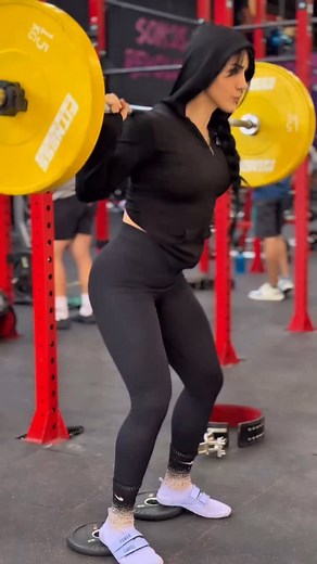 5.8K views · 37K reactions | Sentadilla  Búlgara  Peso Muerto  Acompáñalos con 2 accesorios de ejercicios para tus piernas y Listooooo 﫡 #gluteo #gluteos #entreno #entrenamiento #gym #gymrat #gymrats #gymworkout #gluteos #onfire #gymmotivation #gymgirls #consejo #tip En mi Gym @athleticol 轢殺 | Fer Cárdenas | Facebook