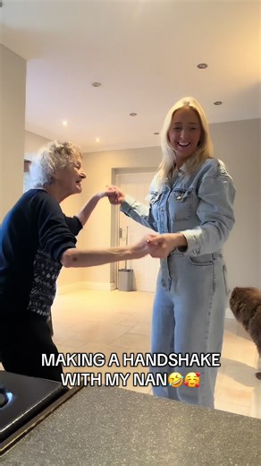 Let’s see if she remembers it next time I’m down🤣🤣❤️ #nana #fyp #dancing #handshake #nansoftiktok