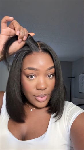 8.8K reactions · 657 shares | Whenever I wear a yaki Bob, 殺I always get the most compliments. ✅ It looks 퐧퐚퐭퐮퐫퐚퐥, it's 퐟퐢퐭퐭퐢퐧퐠 and 퐞퐟퐟퐨퐫퐭퐥퐞퐬퐬. yaki bob 10 inches. 朗 A must have in your collection #nadulahair #nadulawig #yakibob | Nadula Hair | Facebook