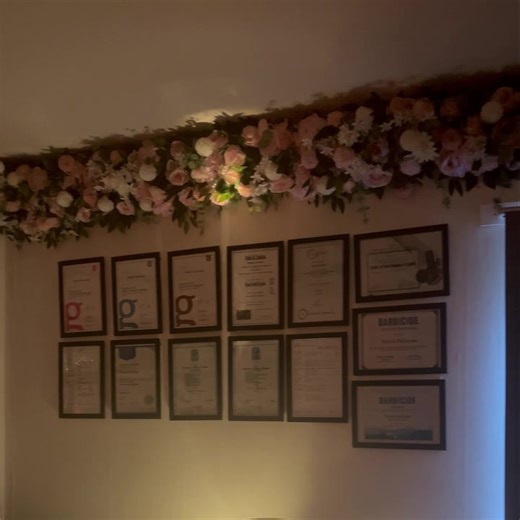 ☺️ Nothing beats a warm room, heated massage bed, scented candles, calm lighting with relaxing music playing in the background, followed by a relaxing massage in a award winning salon ☺️ I do have some appointments left January Friday 16th 9am (1hour) Saturday 17th 9am (1hour) Wednesday 21st 9am (1 hour) DM to book | Nicola Jayne Beauty