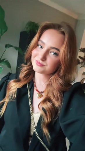 Video's van Dune (@dune.zwijnenberg) met original sound - LOLA YOUNG LIVE