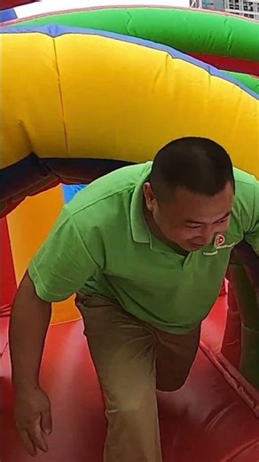 This inflatable obstacle course is super fun! #awesome #obstaclecourse #inflatable #bouncycastle