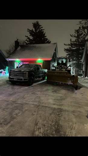 Well I guess this mean we rolling hard for the next couple days! What’s up your ass Mother Nature??? #snow #letsgo #timetogo #showtime #stonebrosltd