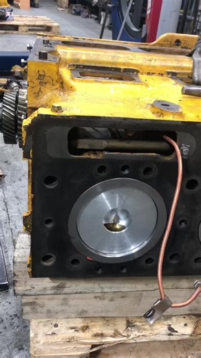 Кто угадает, какой двигатель? What engine? #engine #repair #volvo #jac #caterpillar #chtz #чтз #дт #disel #komatsu #север #вахта #двигатель #сургут