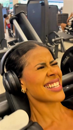 Exercising every day has many great benefits for both your body and mind. Here’s a clear explanation: 💪 1. Physical Benefits .Strengthens your heart and lungs → Improves blood circulation and keeps your heart healthy. .Reduces fat and controls weight → Helps prevent obesity, diabetes, and heart disease. .Builds stronger muscles and bones → Keeps your body firm, flexible, and less likely to get injured. .Improves digestion and sleep → Makes it easier to sleep and wake up feeling refreshed. 🧠 2.