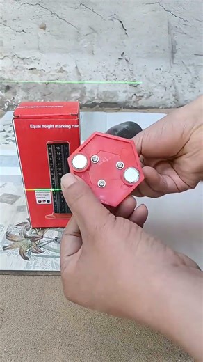 Using a homemade ruler to level the tiles is too troublesome... Unfold