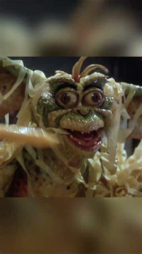 Gremlins 2: Daffy joins the Microwave Marge show #gremlins