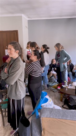 This is what our weekly team meeting of visiting volunteers looks like! Thanks for helping us keep our community center in Serres, Greece running so well ❤️ Lifting Hands International - Greece | Lifting Hands International