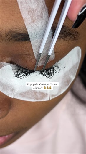 Styling Classics are 💰 Remember your clients still want natural #lashtech #tiktok #eyelashextensions #lashextensions #beginnerlashartist