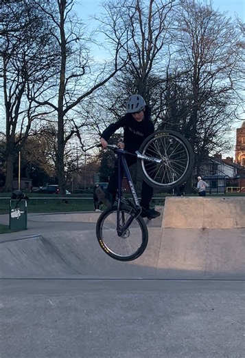 Chill day at local @Sebastian Stasiak #airdrop #fyp #bikes #extremesport #mtb