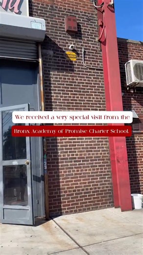 A Sweet Day with Future Dreamers 🍰 ✨ We had the honor of welcoming the students from The Bronx Academy of Promise Charter School to Valencia Bakery! 🤩🎉 Their joy and enthusiasm filled our bakery with energy, reminding us how wonderful it is to share what we’re most passionate about — creativity and tradition ❤️🫶🏻🎓 @bronxaop #valenciabakery #toourfuturebakers #cake #memoriesvalenciabakery #unforgettableflavors #sweettradition #bakery #NYC #valenciabakerybronx #valenciabakeryny #valenciabake