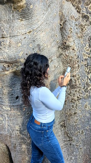 Elixir de Jeunesse, a clean, powerful formula inspired by the Tree of Life. Our Intensive Anti-Aging Moisturizing Serum combines: - Peptides for firming and wrinkle repair - Hyaluronic Acid for deep hydration and plumping - Organic Baobab (Tree of Life) for brightening and antioxidant support Made in small batches for maximum freshness and effectiveness. Lightweight, fast-absorbing, and designed to smooth, brighten, and restore your skin’s natural radiance. - Firmer feel - Smoother texture - Hyd